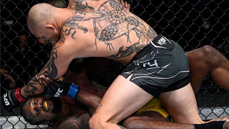 Антъни Смит продължи с победите в UFC