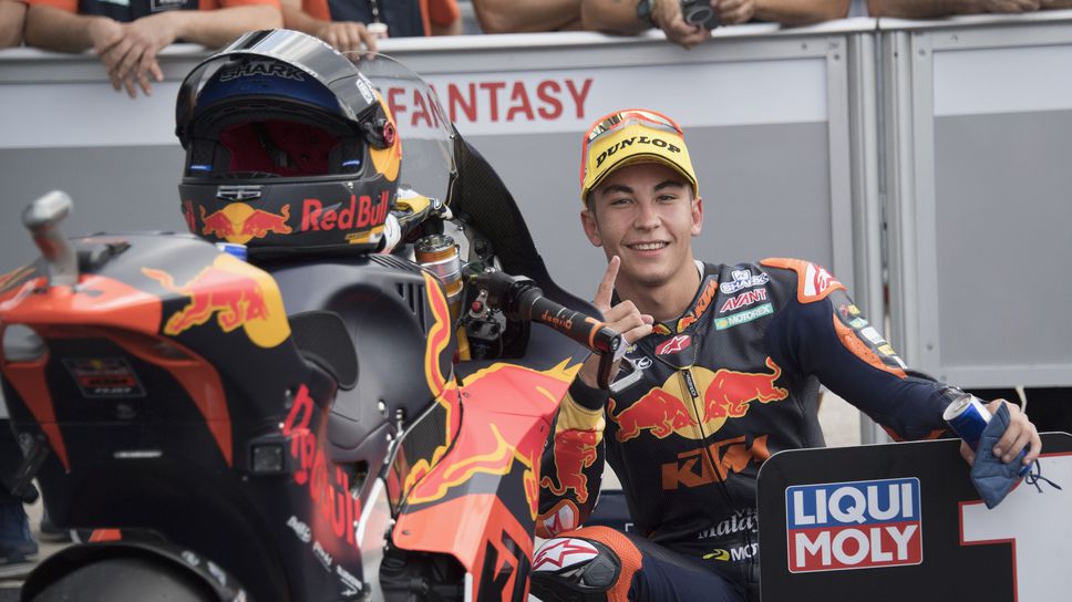 Фернандес оцеля и записа шести успех за сезона в Moto2