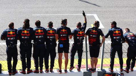  От Кадилак оферират солидни заплати на чиновници на Ред Бул 