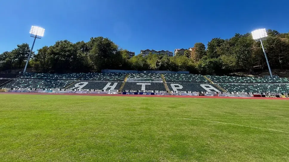 Стадионът в Габрово вече има осветление