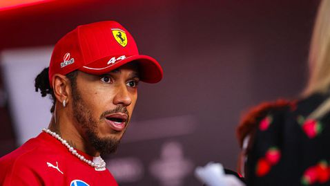 Представянето на Ферари най-после донесе облекчение на Хамилтън