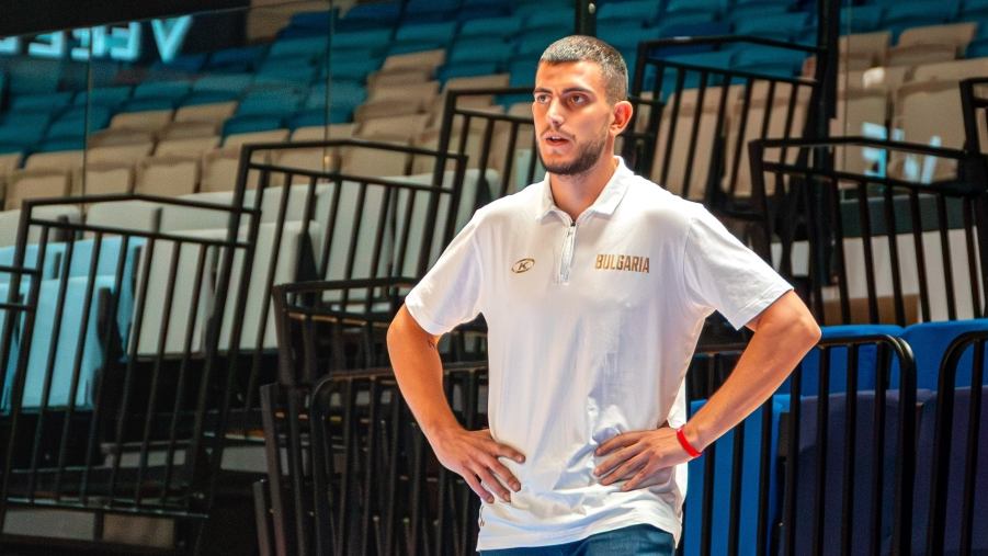 Селекционерът на националния отбор на България по баскетбол на колички