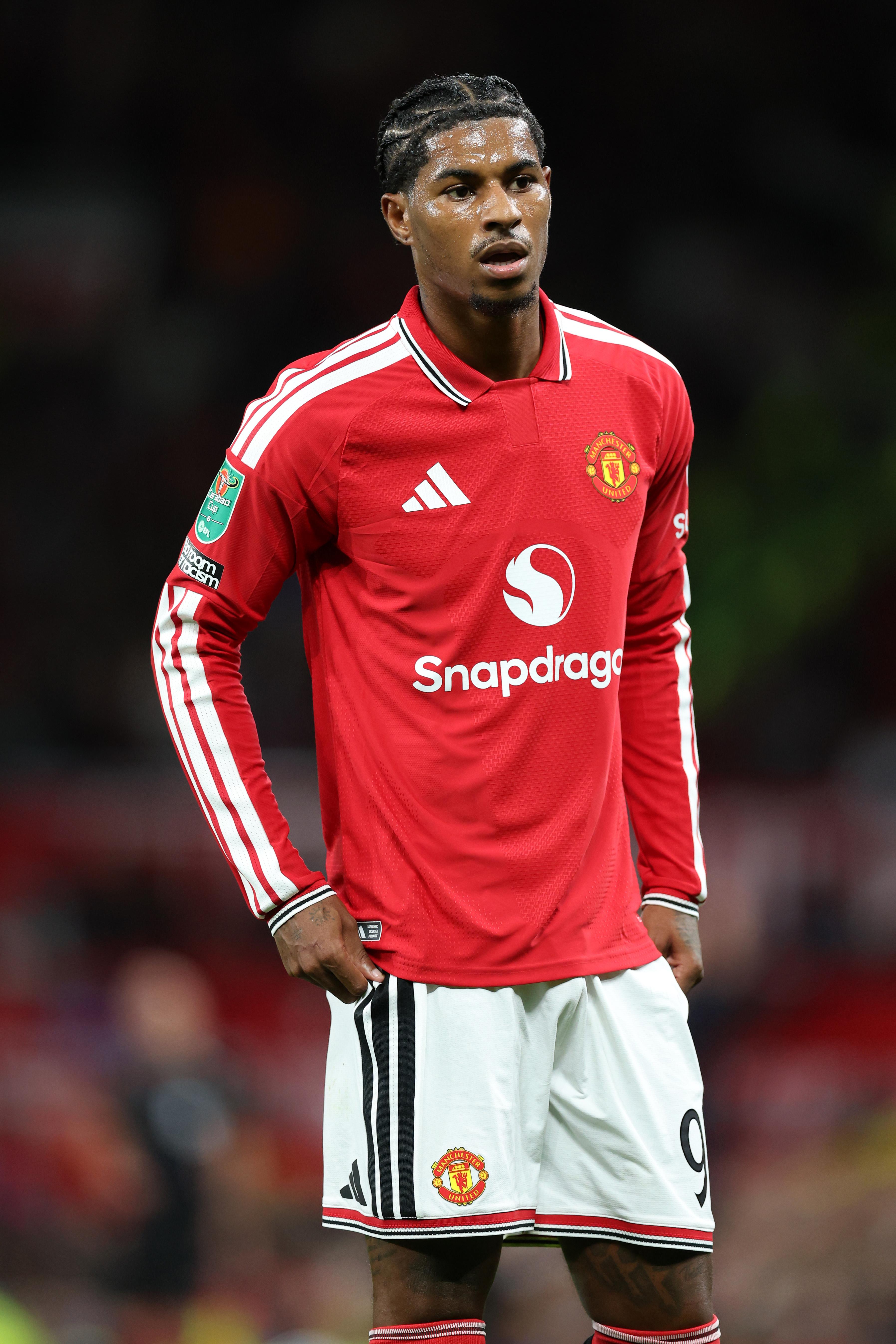 Fulham Hosts Manchester United in Premier League Match