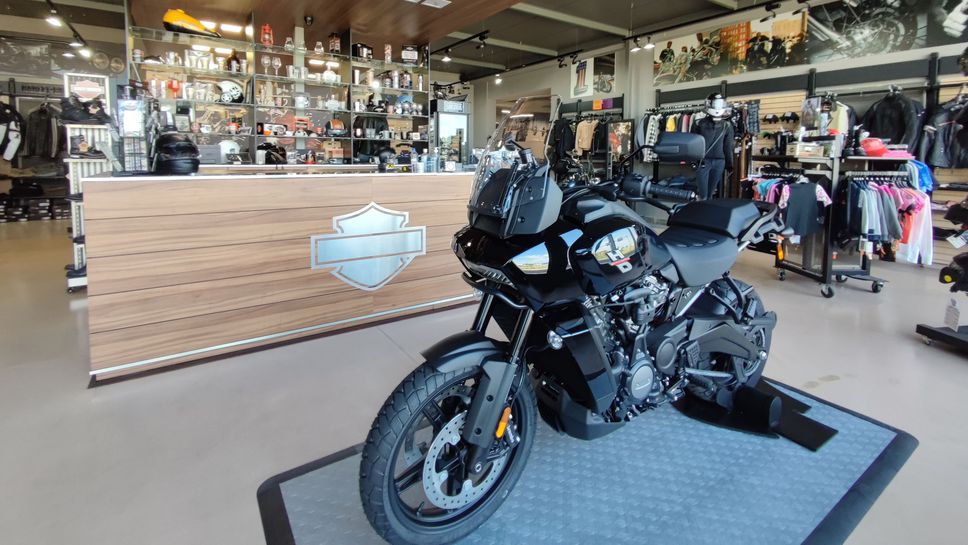 Harley-Davidson представи първия си адвенчър модел