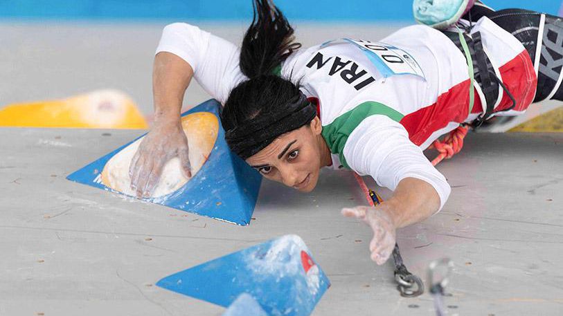 Изчезналата иранска катерачка се завърна в родината си, посрещнаха я като героиня