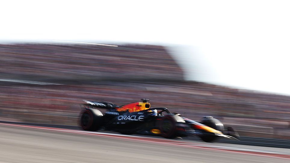 Пилотът на Мерцедес Джордж Ръсел има теория за страхотното представяне