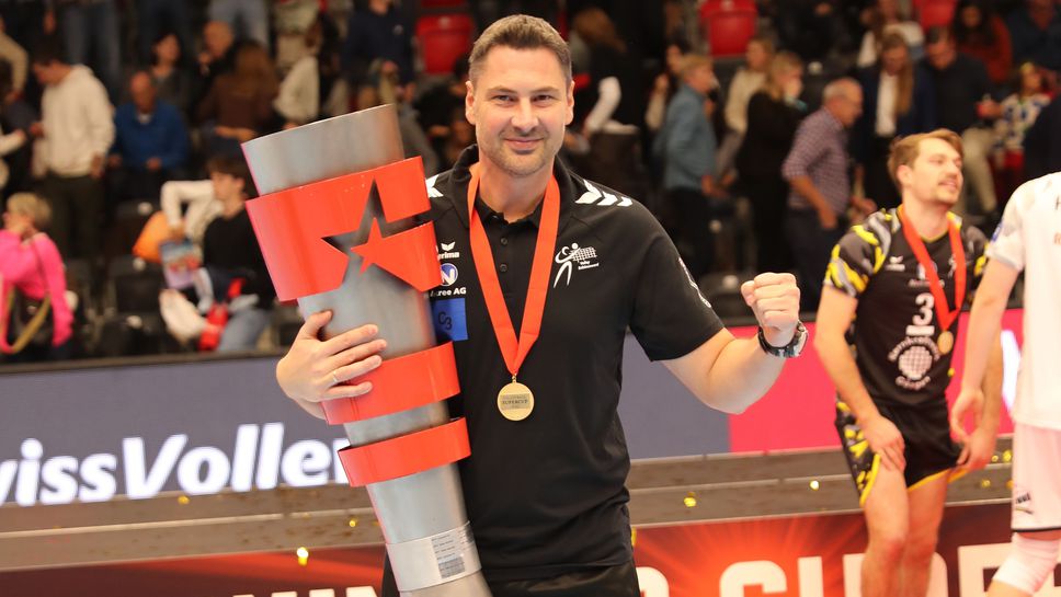 Атанас Петров който изведе България до световната титла за девойки