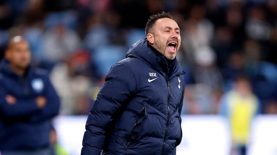 Де Дзерби забрани смартфоните в Тотнъм, щяло да помогне