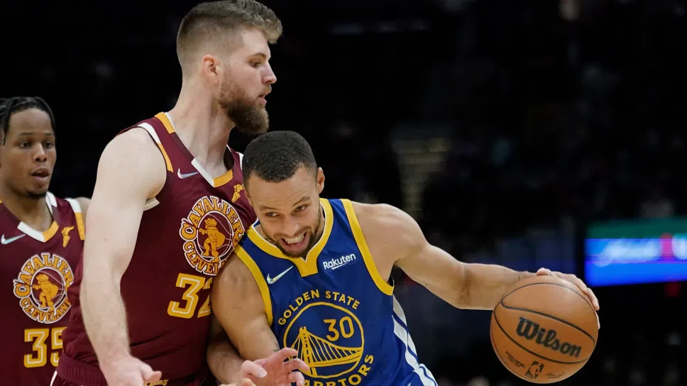 Стеф Къри с 40 точки за обрат на Голдън Стейт срещу Кливланд