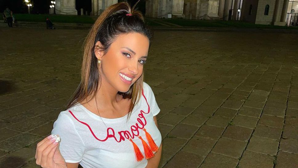 Секси голфърка провокира с пищните си форми