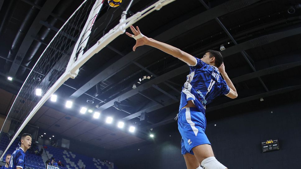 “Син” волейболист с невероятен скок