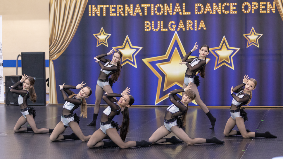 Над 1000 танцьора се борят за приз “НЕВЯНА ВЛАДИНОВА“ на международното танцово състезание International Dance Open