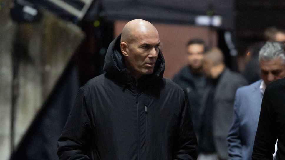 Зидан ще продължи мълчаливо да чака Франция, но има един проблем