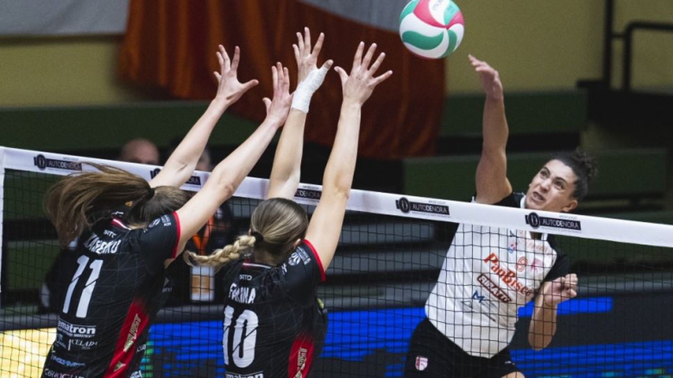 Българската волейболистка Моника Кръстева която бе част и от женския национален