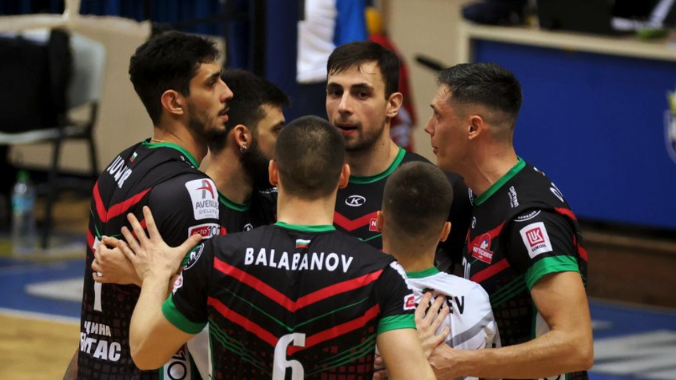 Нефтохимик 2010 се класира за 1 16 финалите турнира по волейбол за