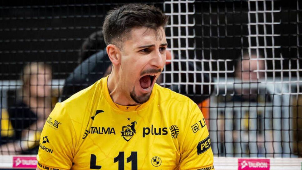 Капитанът на националния отбор на България Алекс Грозданов и шампионът