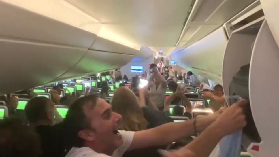 Фенове полудяха след финала в самолет от Истанбул за Буенос Айрес