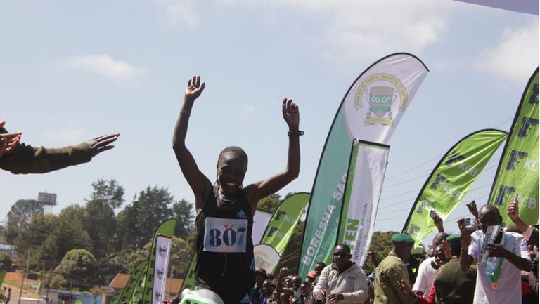 Самуел Найбей и Каролин Джепчирчир спечелиха маратона на Итън Найбей