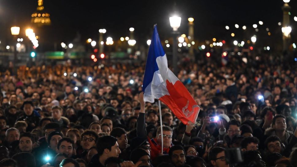 50 000 приветстваха французите в Париж
