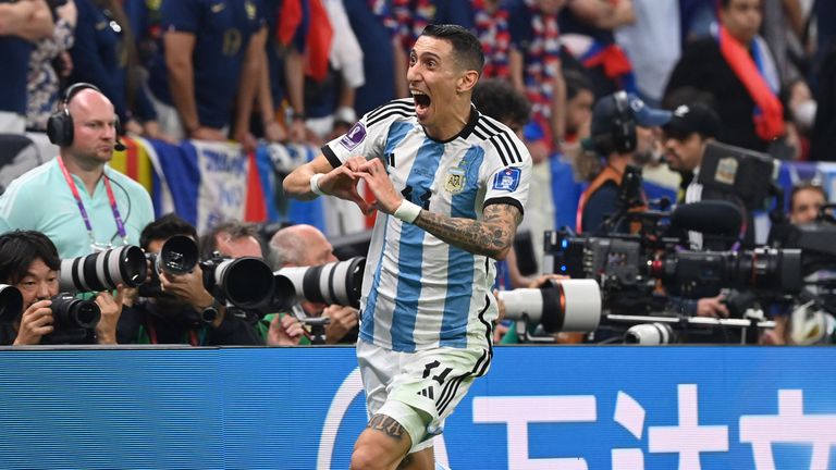 Снощи Аржентина вдигна световната купа за трети път в историята