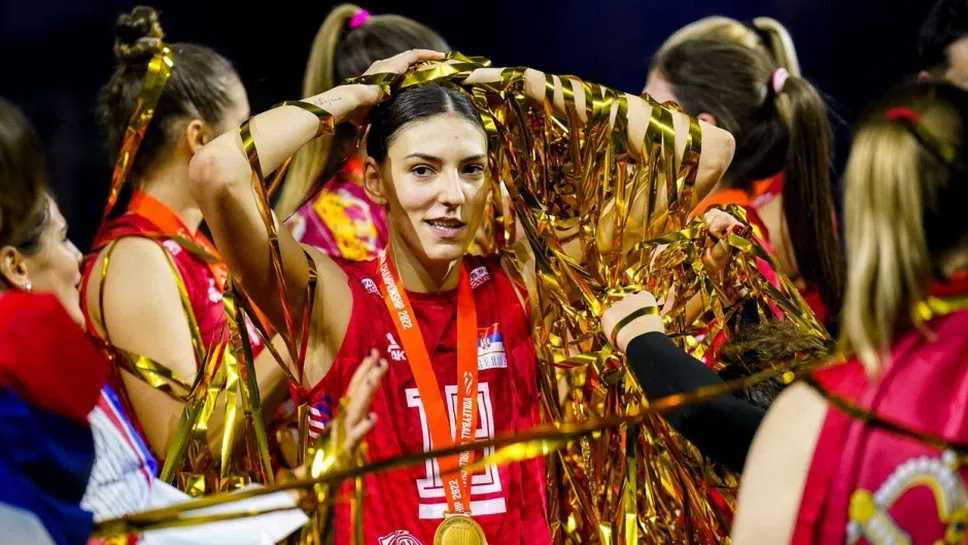 Мегазвездата Тияна Бошкович поздрави волейболните звезди на бъдещето от турнира на „Левски“ в София