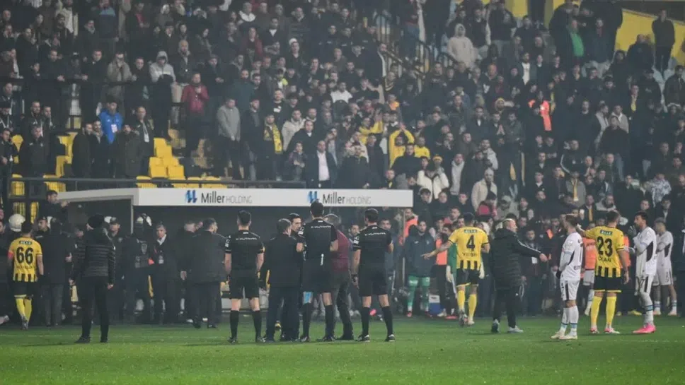 Нов футболен скандал разтърси Турция - президент извади отбора си от терена