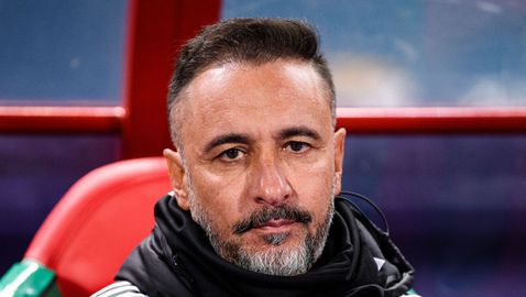 Мениджърът на Уулвърхамптън се скара с феновете, те поискаха да бъде уволнен