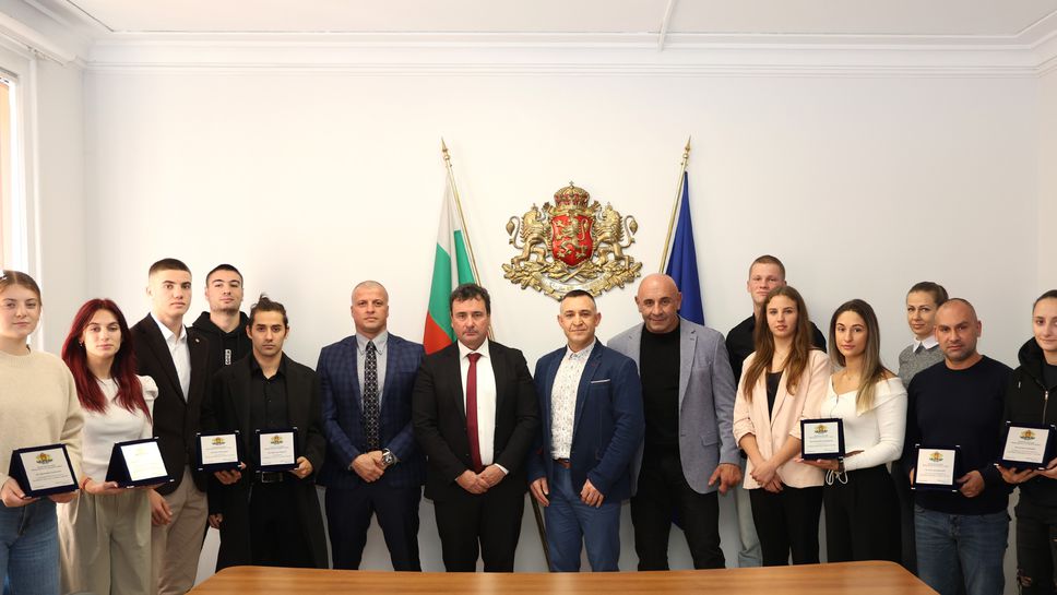 Заместник министърът на младежта и спорта Димитър Георгиев връчи почетни
