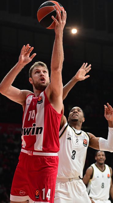 Везенков и Олимпиакос се разправиха с АСВЕЛ