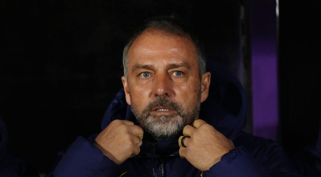 Ханзи Флик не бърза да преподпише с Барселона