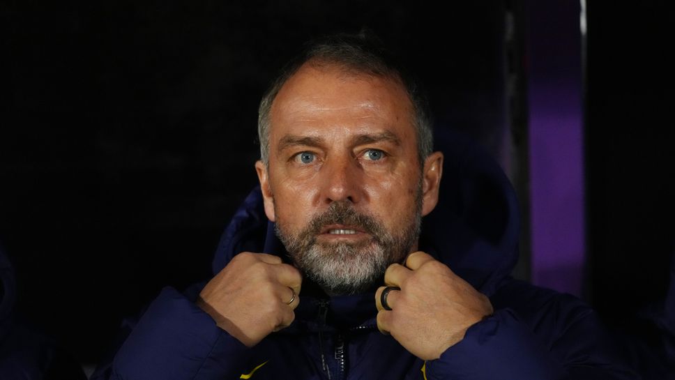 Старши треньорът на Барселона Ханзи Флик изглежда засега не е