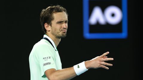 Медведев: Тези, които ме освиркваха, вероятно имат нисък коефициент на интелигентност