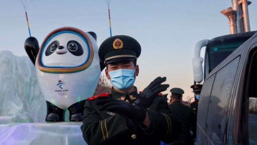 Съветват олимпийците в Пекин да не си ползват личните телефони