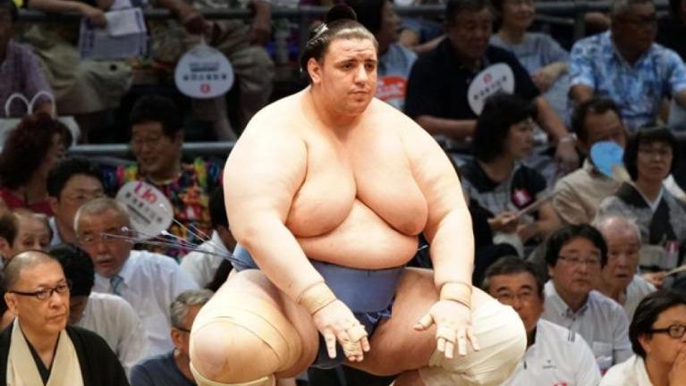 Аоияма допусна осма загуба на Големия майски турнир по сумо