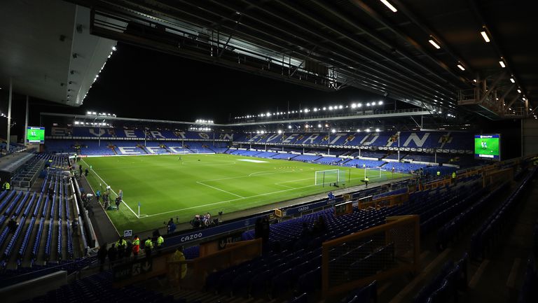  Евертън води диалози с Канаваро 