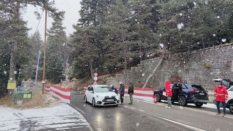 По отсечките на рали „Монте Карло“ заваля сняг