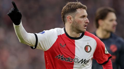 Милан е набелязал нападатели на Манчестър Юнайтед, Барселона и Фейенорд