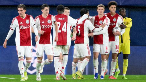 Аякс запази искрица надежда за плейофите след успех над Виляреал