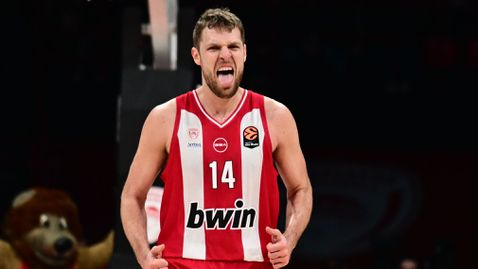 Везенков с убийствен мач за нова победа на Олимпиакос