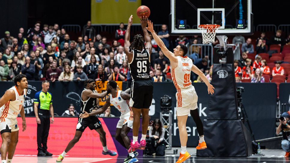 Българският национал Йордан Минчев и германският му клубен тим Кемниц