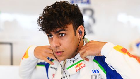 Арвид Линдблад с фалстарт на дебютния си сезон във Формула 1