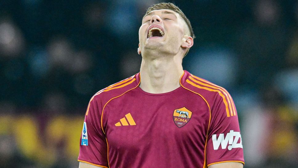 Нападателят на РомаАртьом Довбик ще отсъства от игра два три