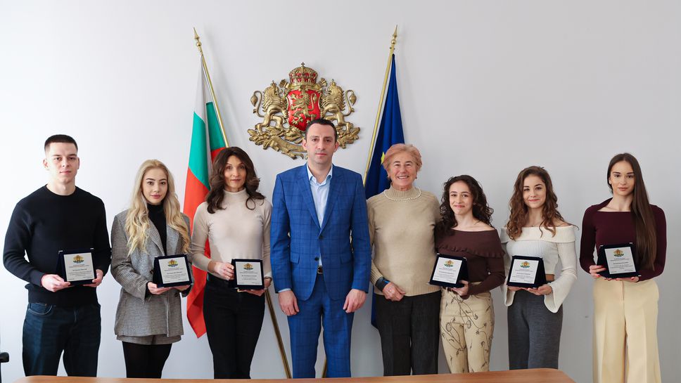 Министърът на младежта и спорта в оставка Иван Пешев награди