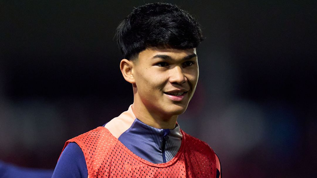 Ханзи Флик забранил на талант от школата да тренира с Барселона заради желанието му за трансфер в ПСЖ