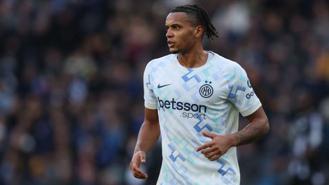 Интер взе решение за бъдещето на Аканжи