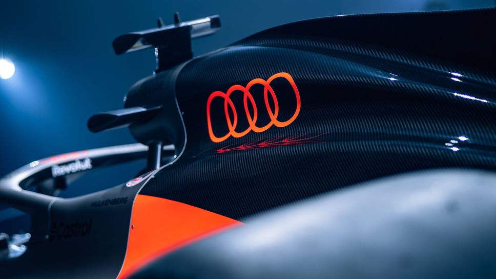 Дебютантът във Формула 1 Ауди показа днес в Берлин цветовата