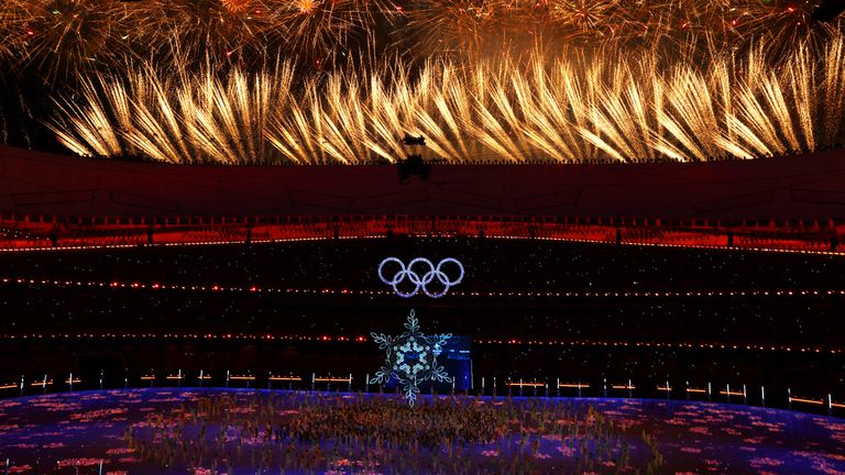  Закриха Игрите в Пекин, щафетата е предадена на Милано и Кортина д'Ампецо 