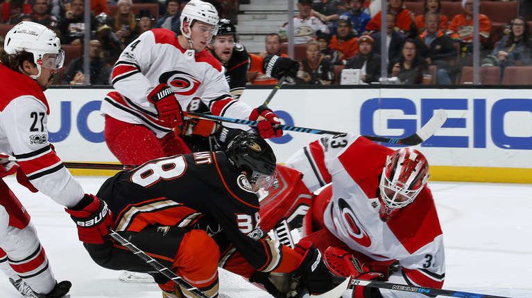 Колорадо с трудна победа, Калгари с 9-и пореден успех