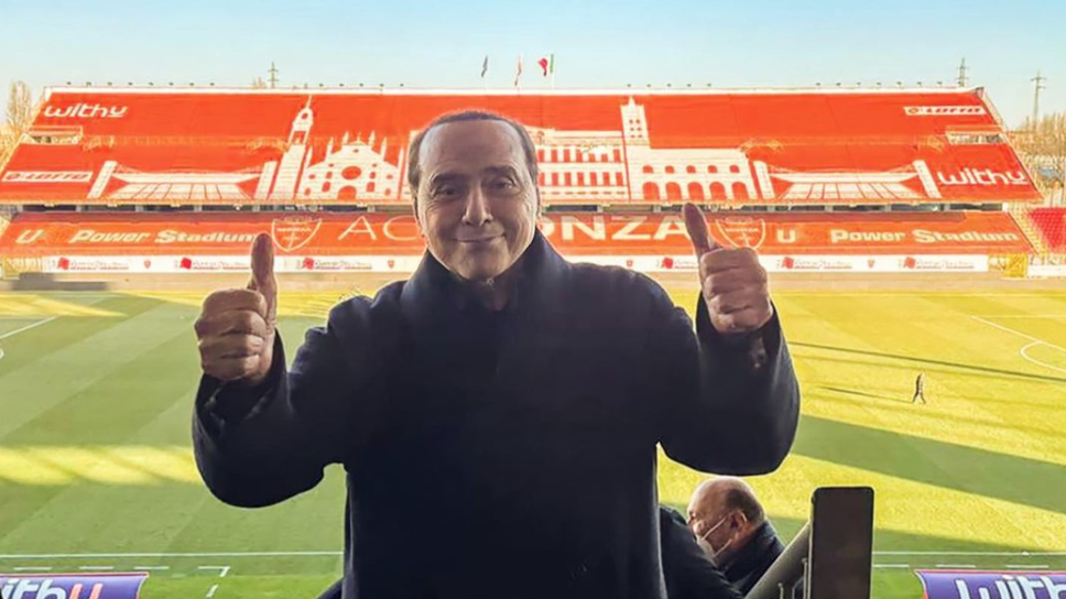 Берлускони награби 54 години по-млада депутатка