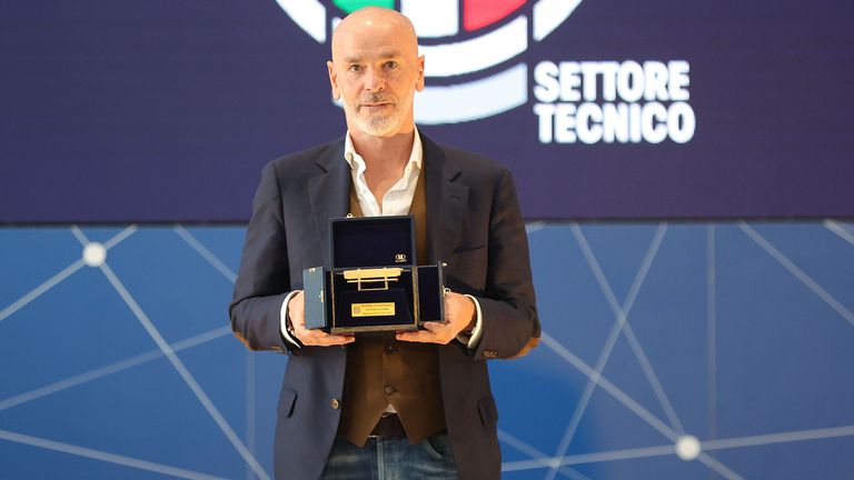 Наставникът на Милан Стефано Пиоли беше избран за Най добър треньор